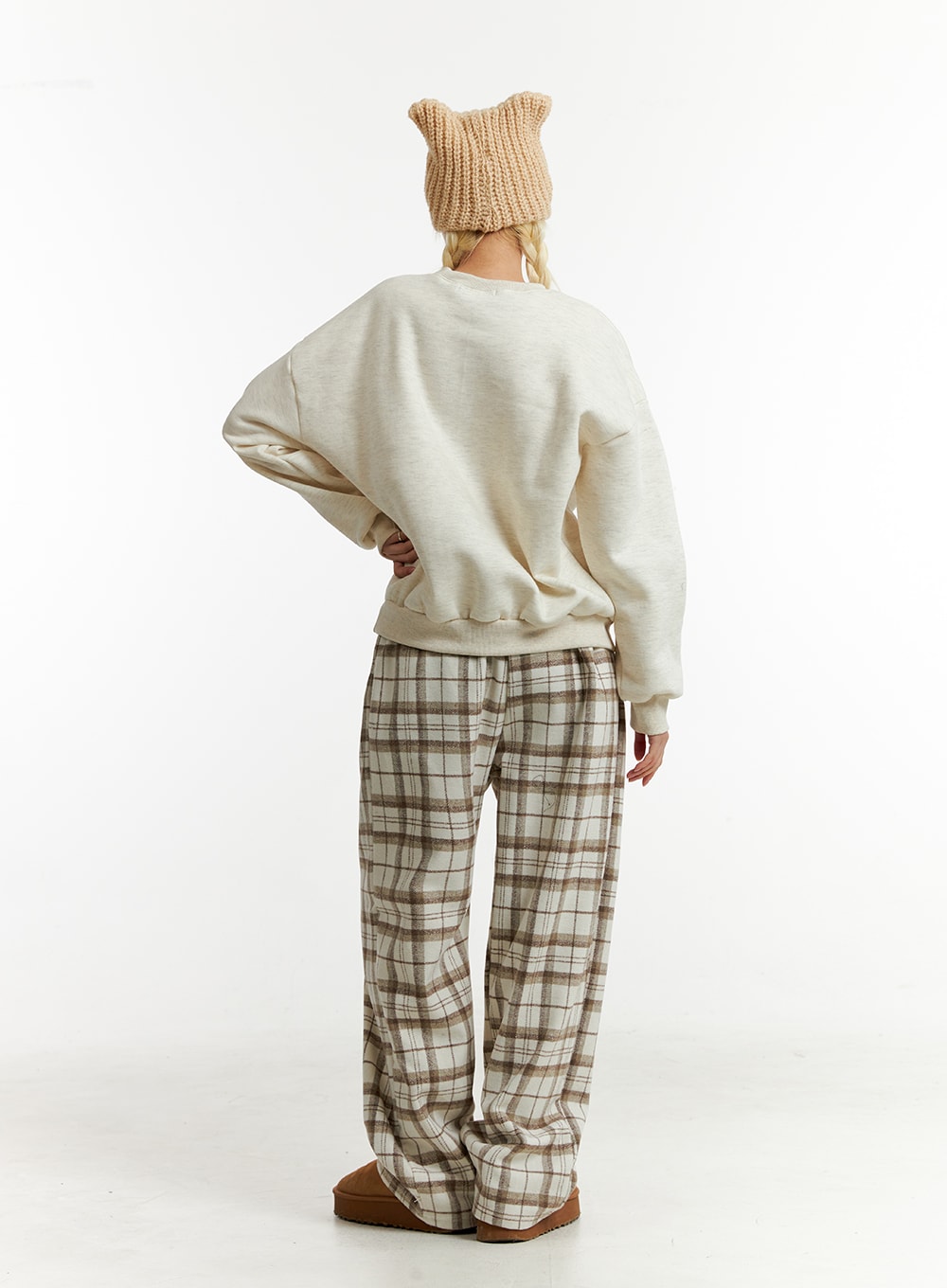 Round Neck Graphic Bear Long Sleeve Loungewear Sweater ID313